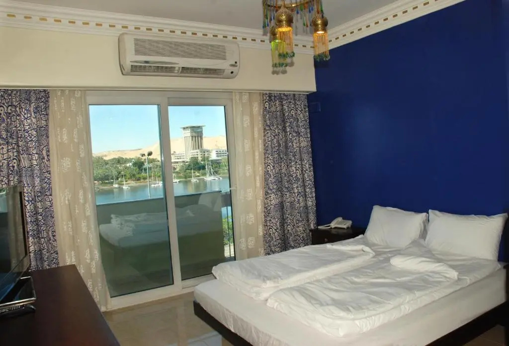 Deluxe Double room with river view (full double bed)