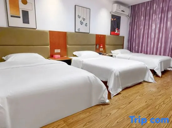 Standard Triple room with balcony