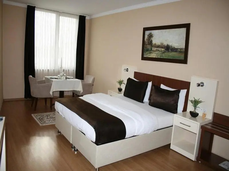 Deluxe Double room (full double bed)