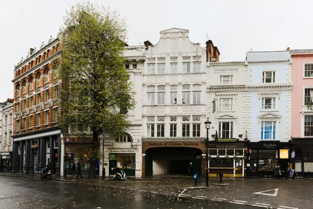 Trafalgar Square Apartments