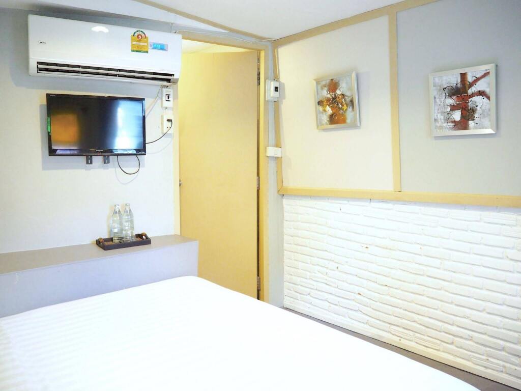 Stay With Me Guesthouse by null