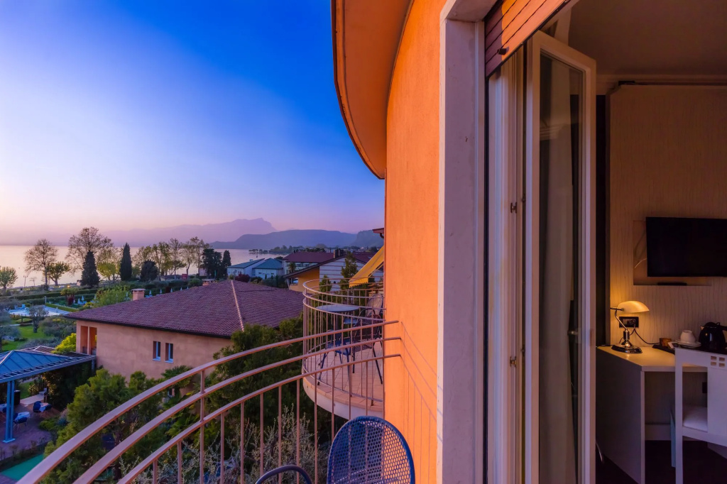 Balcony & Terrace