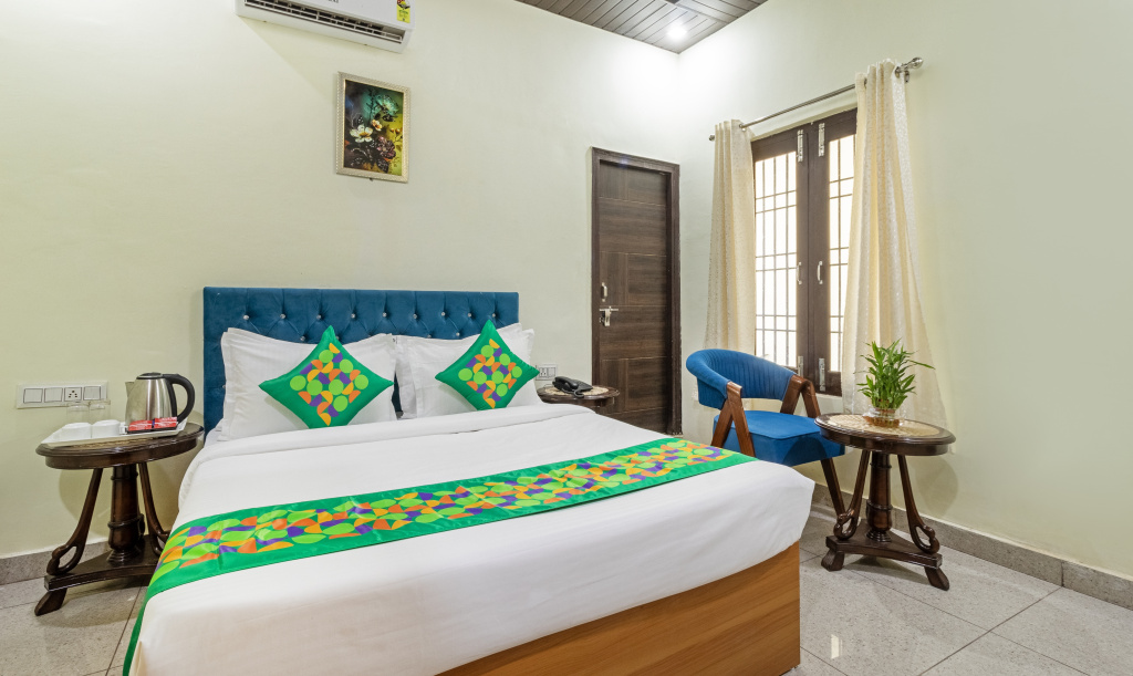 Economy room