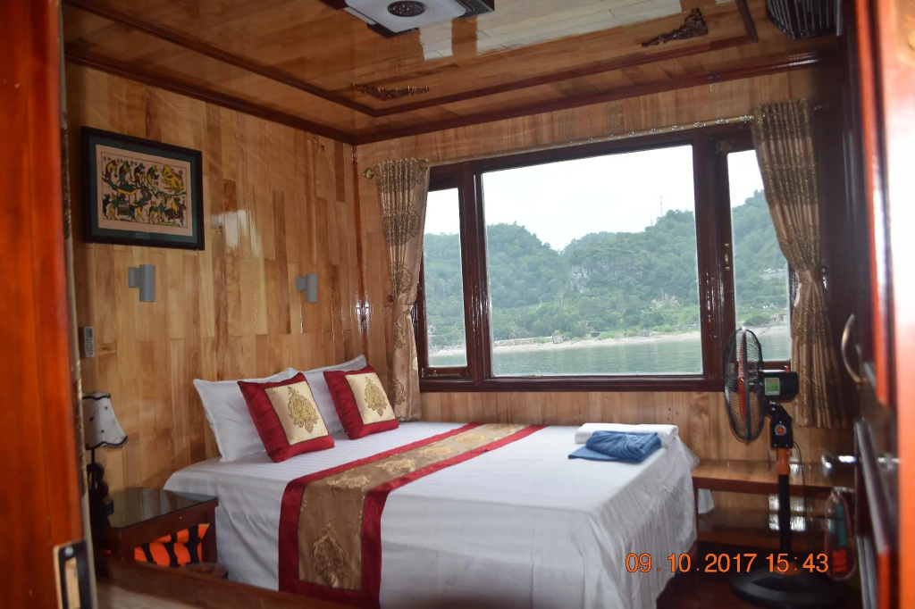 Deluxe Double room with sea view (full double bed)
