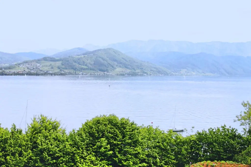 Suite with lake view