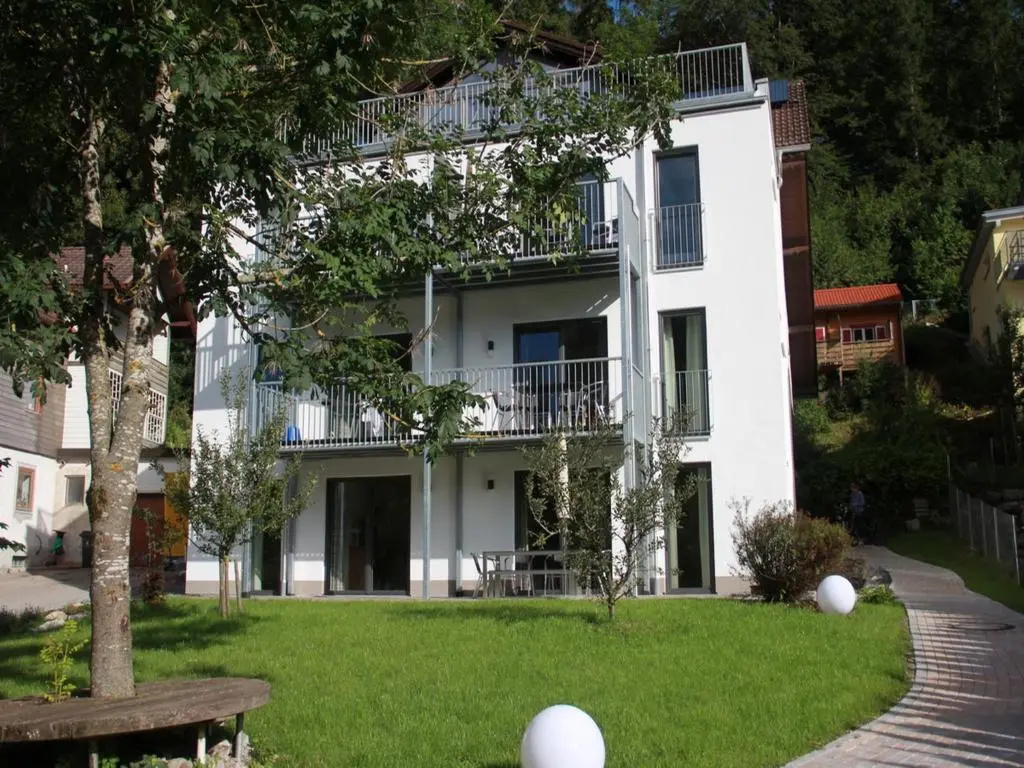 3 Bedrooms Apartment
