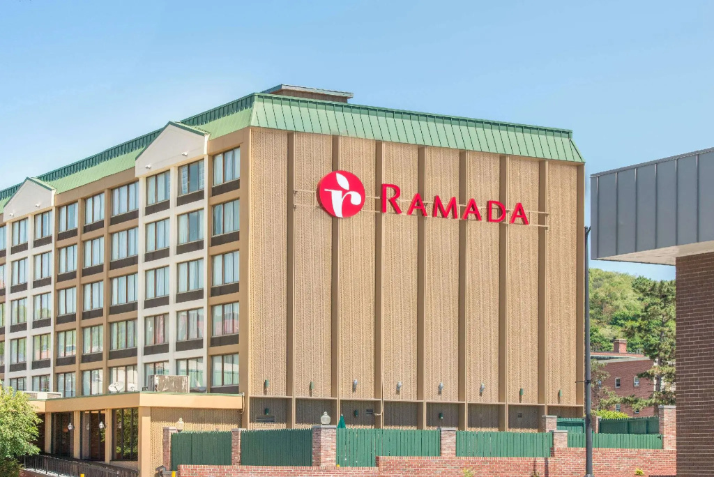 Ramada by Wyndham Cumberland Downtown - Chambres
