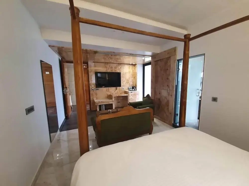 Presidential Suite with balcony