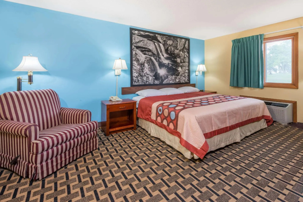 Double Suite (full double bed)