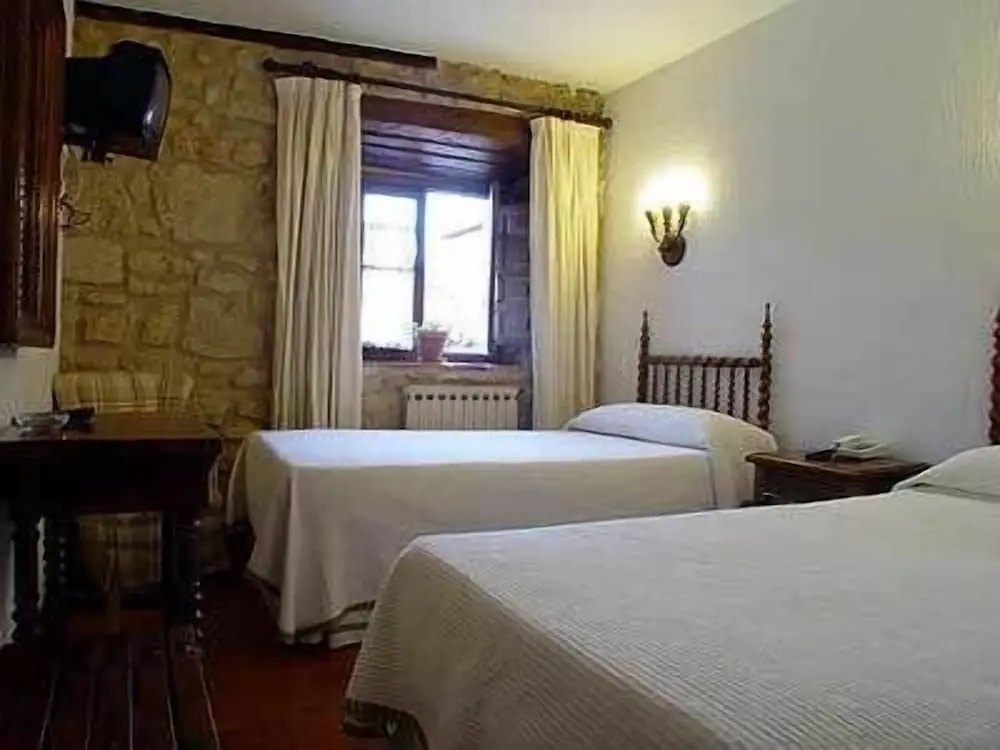 Hotel Tres Coronas de Silos - Chambres