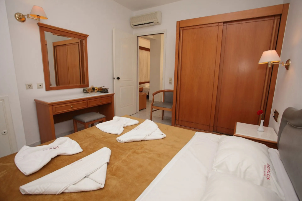 2 Bedrooms Family room