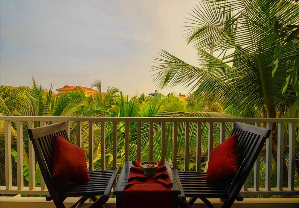 Deluxe Double room with balcony and with city view (full double bed)