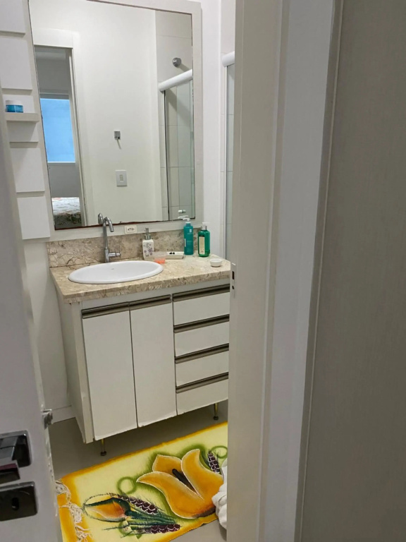 Suíte com cama de casal,em apartamento compartilhado ar condicionado, tv, e Wi-fi 01