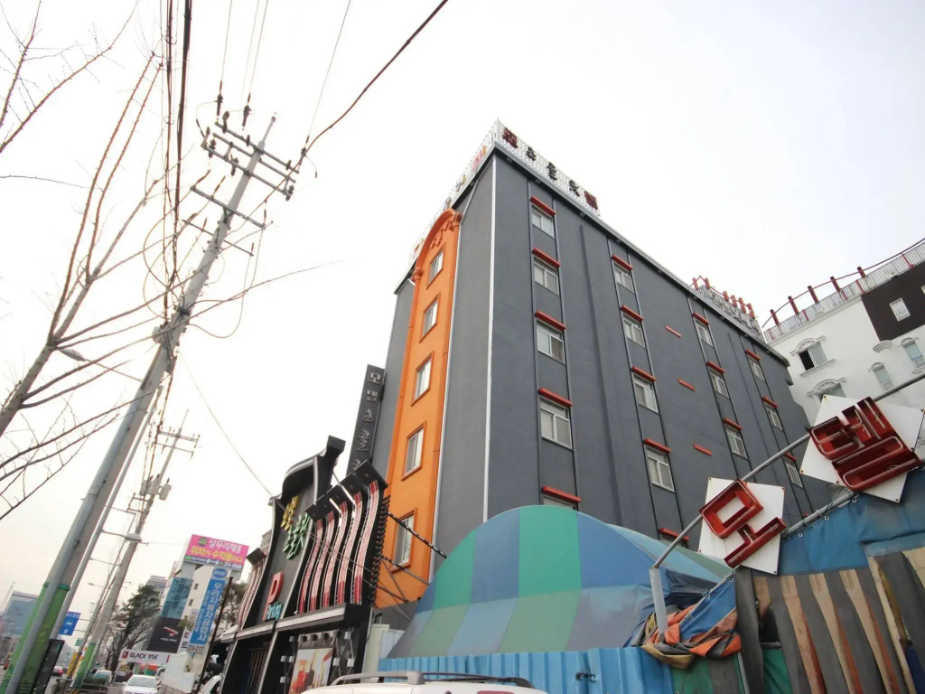 Chocolate Hotel