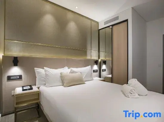 2 Bedrooms Suite with balcony