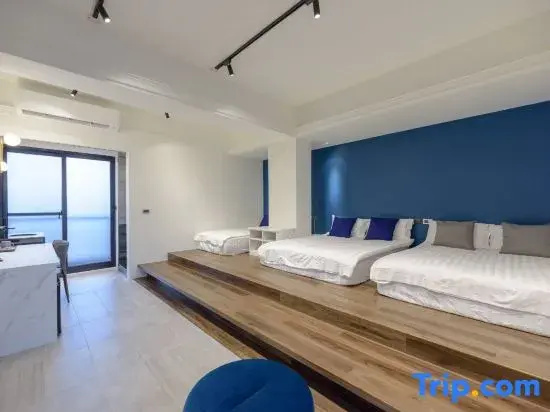 Standard Quintuple room with balcony and with garden view