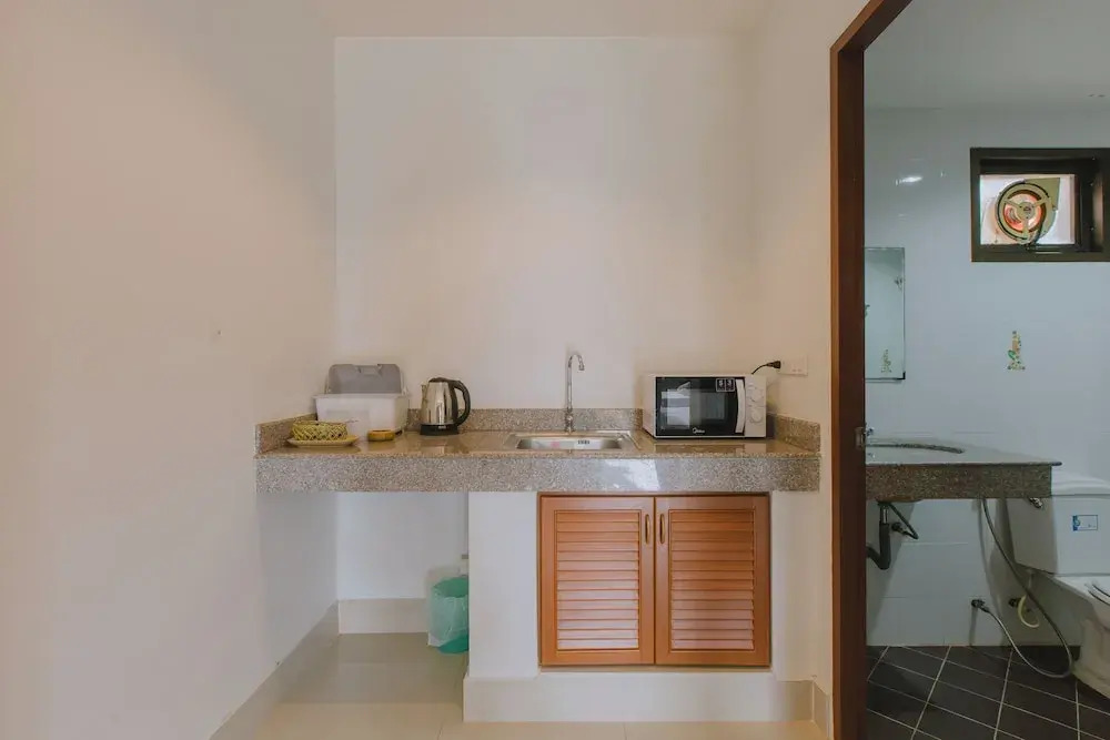 Трёхместная студия с балконом в Kataonsea Bungalows