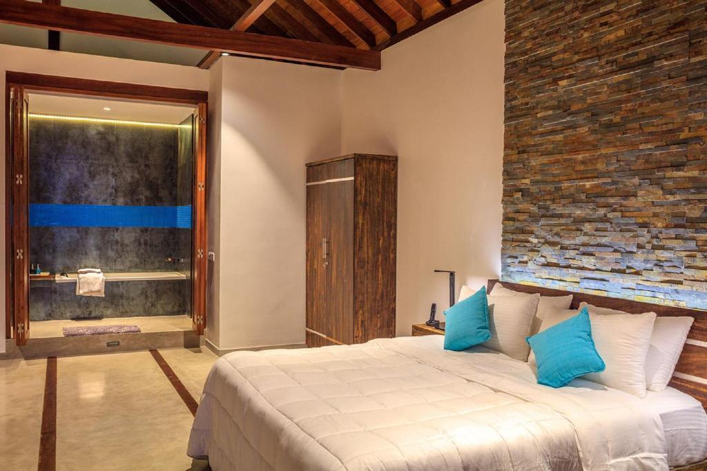 R Degree Hotel