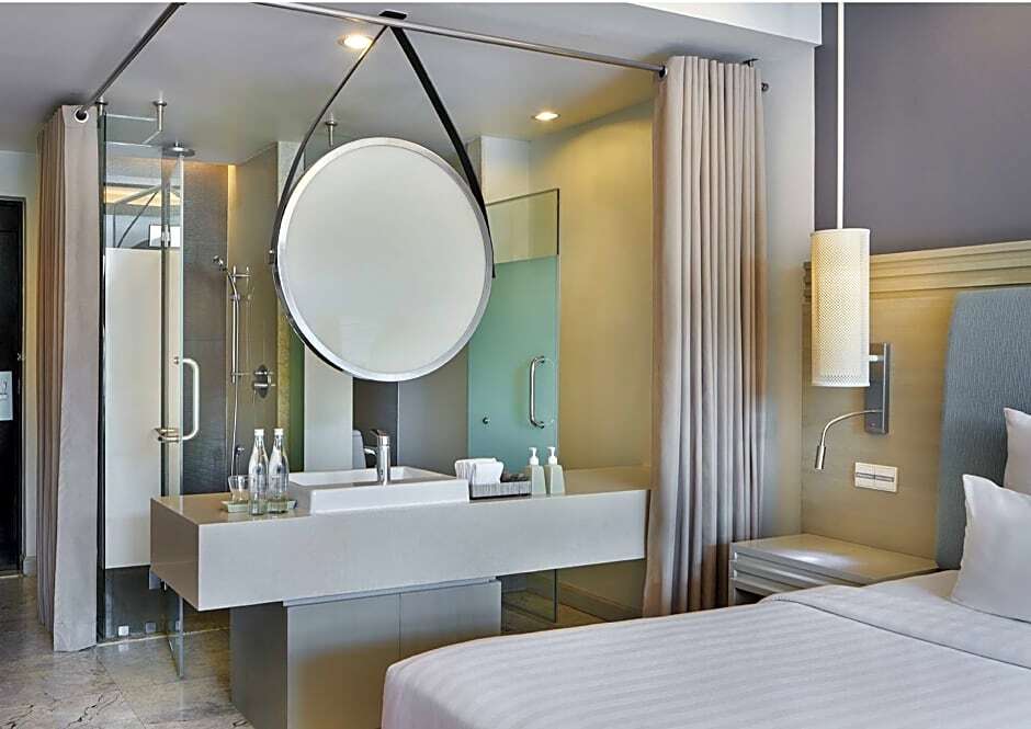 Двухместный семейный номер Deluxe с балконом двуспальная кровать в Pullman Phuket Panwa Beach Resort