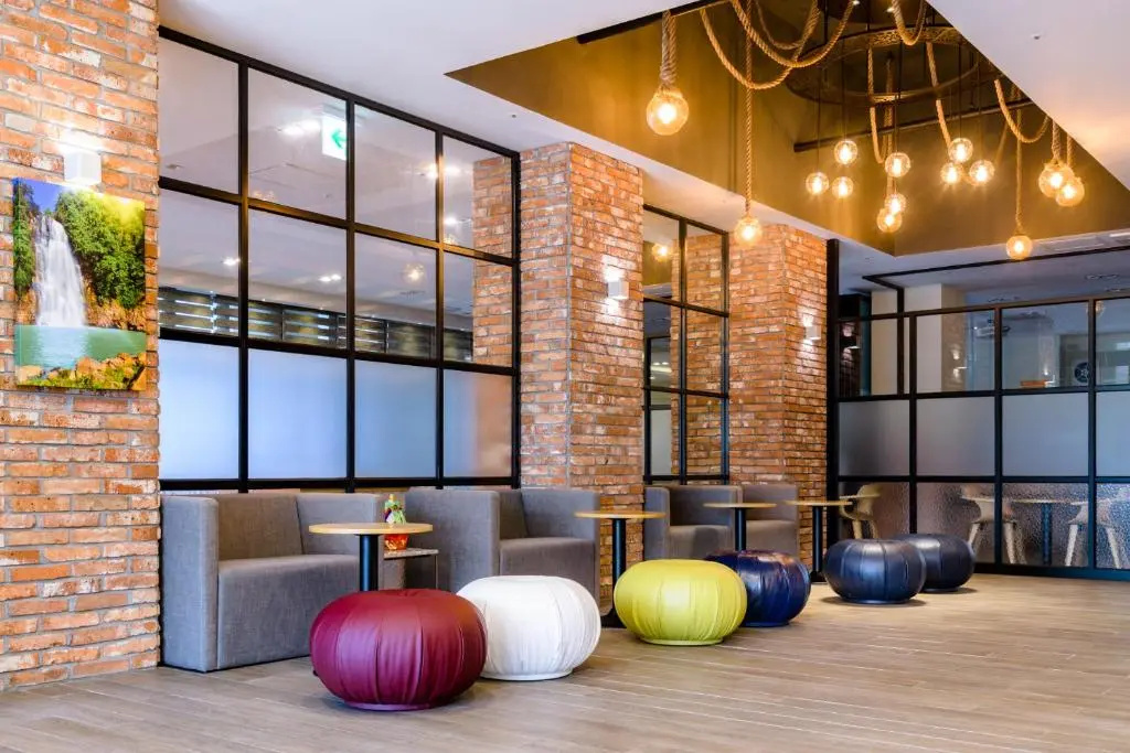 Lobby & Reception