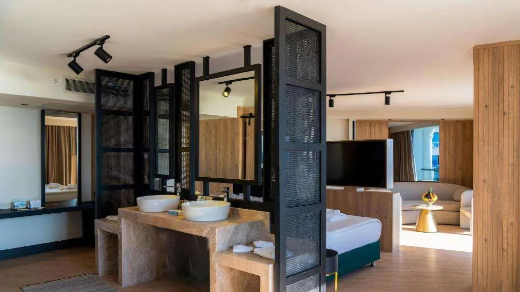 Lobby & Reception