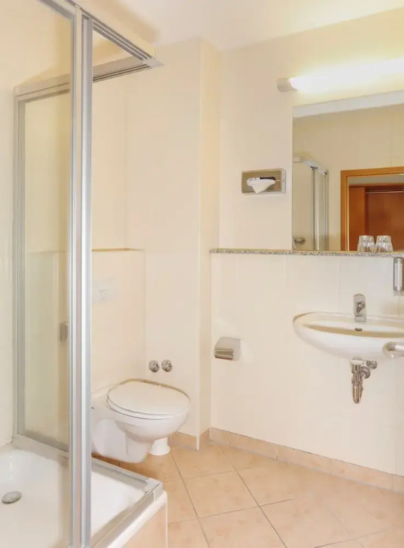 Deluxe Double room (full double bed)