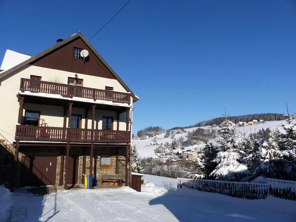 Cozy Ski Base With Garden