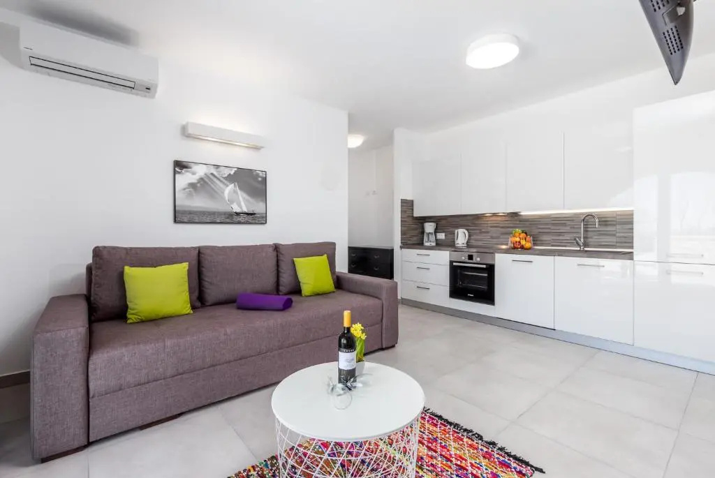 1 Bedroom Apartment