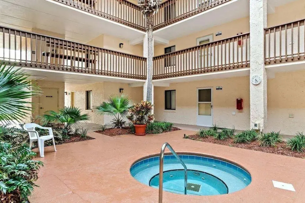 Life's A Beach~oceanfront 2 Bedroom Condo by RedAwning
