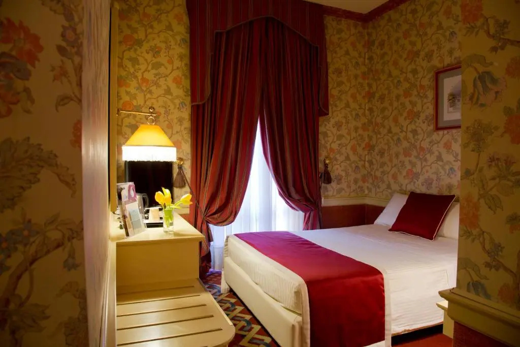 Double room (full double bed)