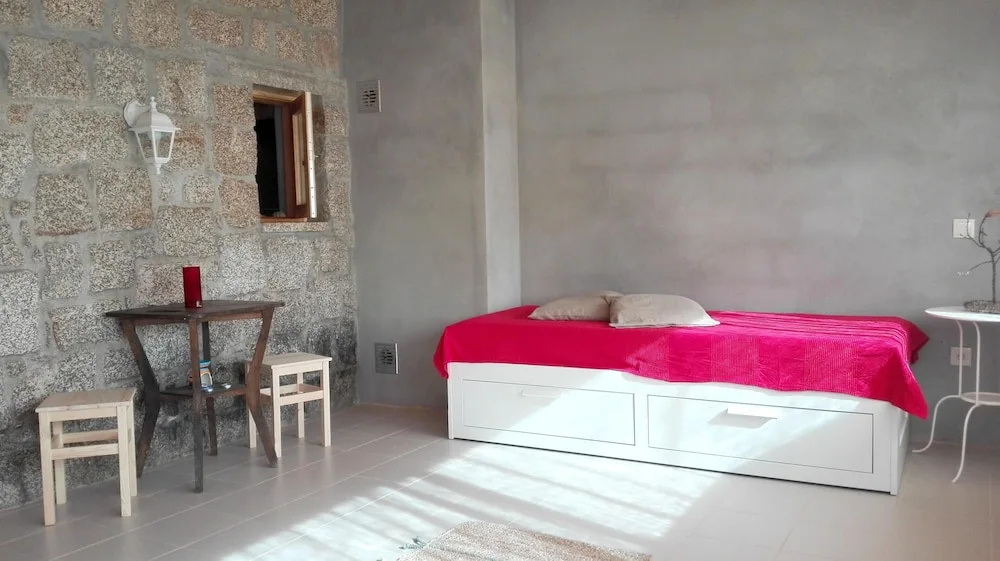 House with 2 Bedrooms in Cabril , with Wifi - фото 2