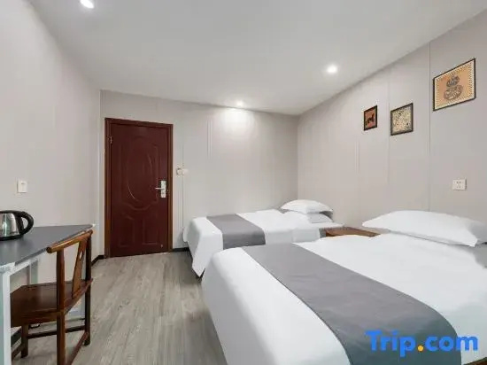Deluxe Double room (full double bed)