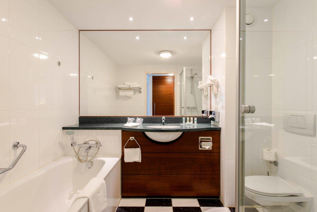 (1)Business Quadruple room (2 full double beds) at Courtyard By Marriott Amsterdam Airport in Hoofddorp