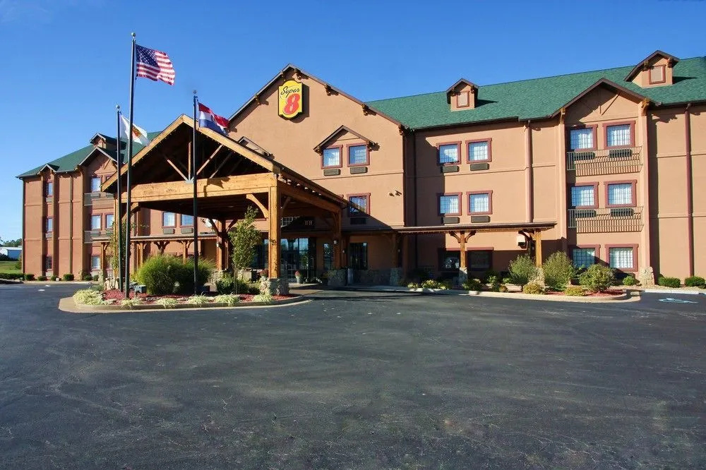 Super 8 Troy