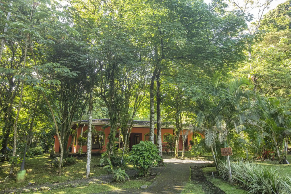 Three Bedroom Two Bath Villa on 20 Acres of Nature! "Hana's Celeste Retreat"