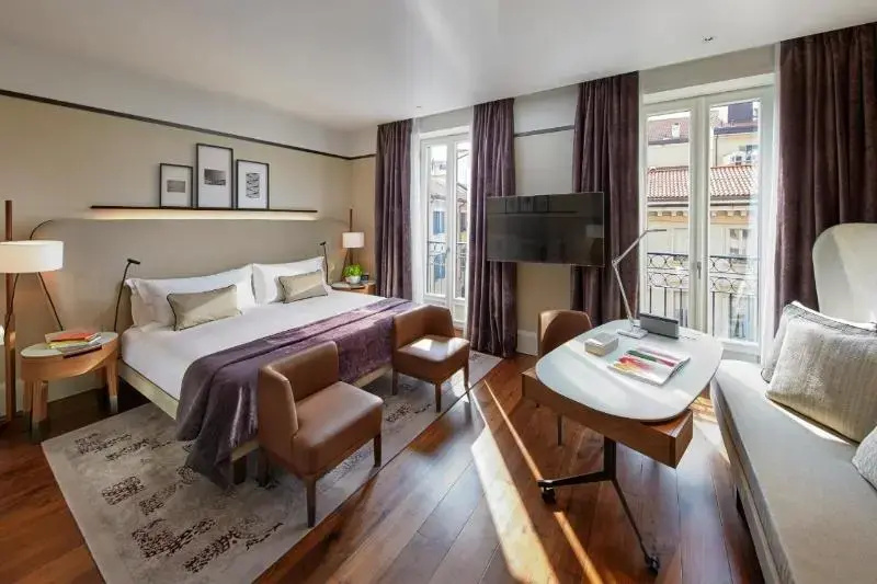 Deluxe Double room (full double bed)
