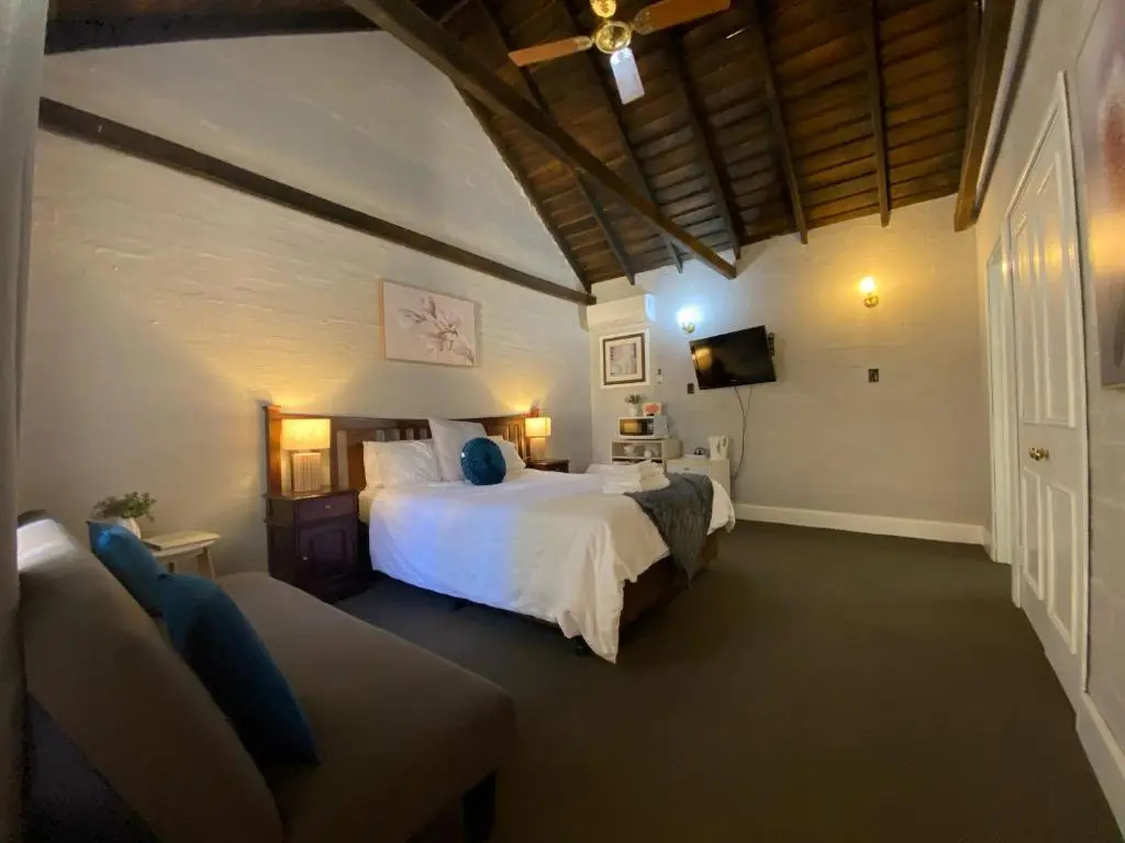 Deluxe Double room (full double bed)