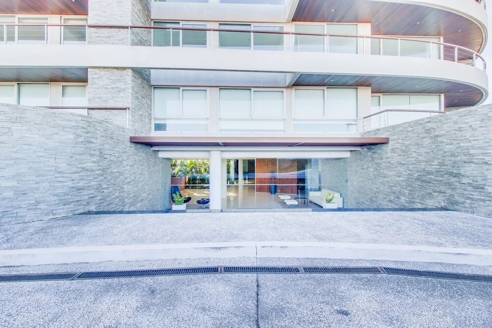 Apart frente a playa Pinares