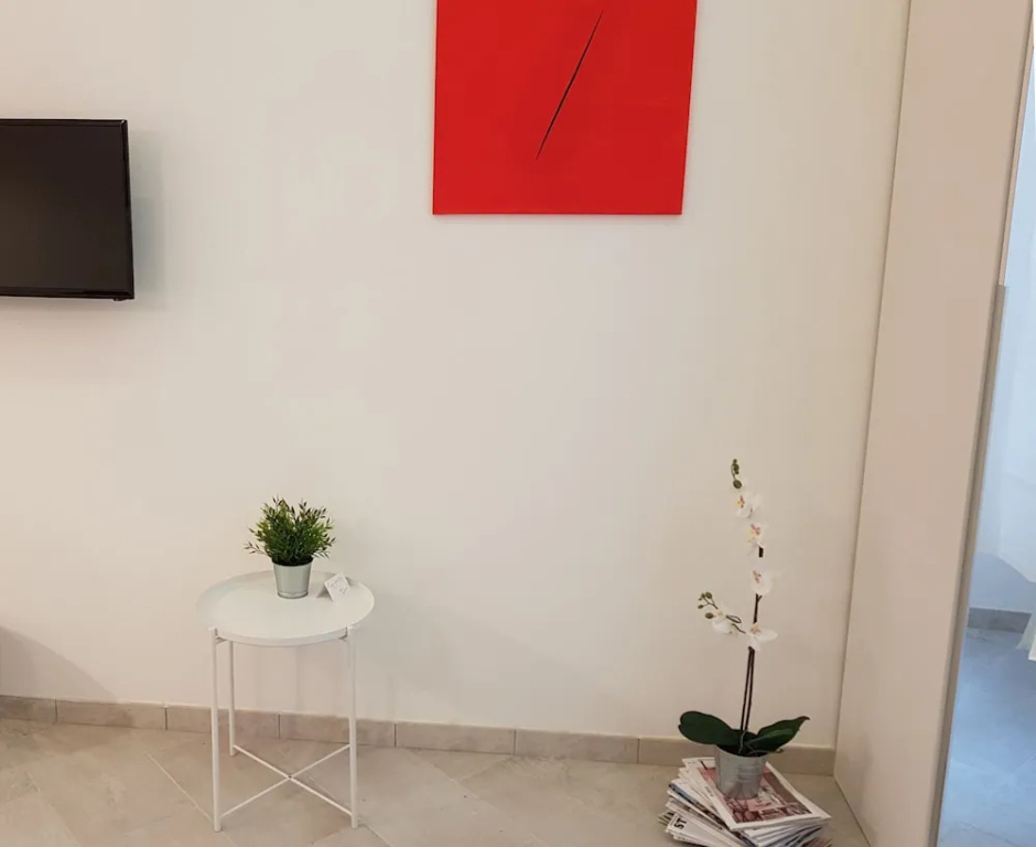 2 Bedrooms Apartment with balcony and with courtyard view