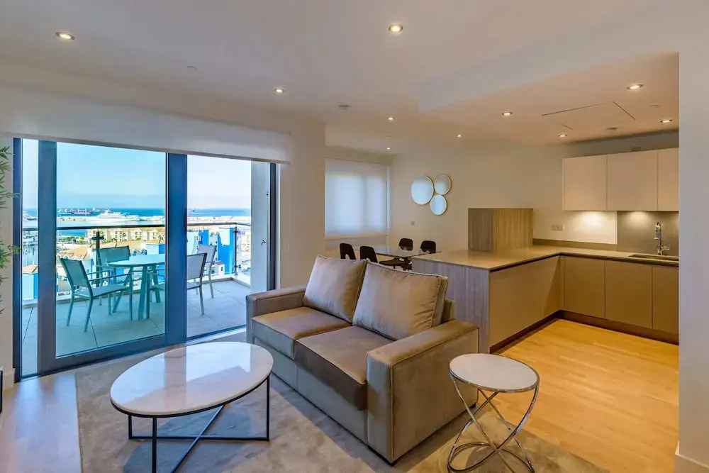 Luxury Modern Apartment With Exceptional Views! Hosted by Sweetstay - фото 7