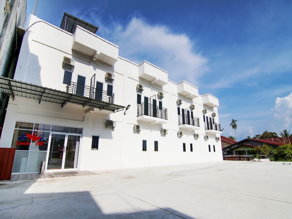 OYO 91301 Lewis Dc Guesthouse in Dumai