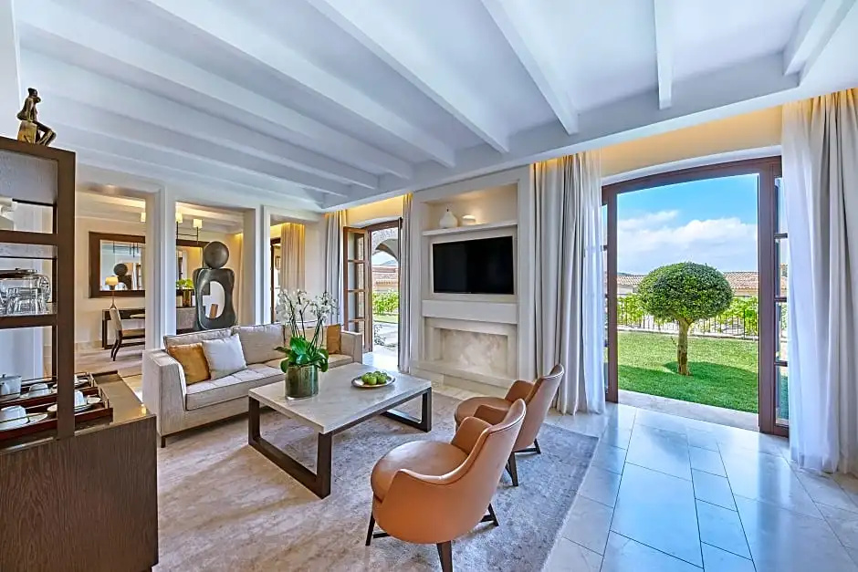 Grand Suite with garden view