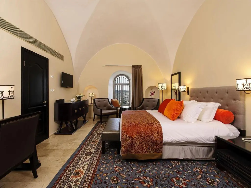 Deluxe Double room (full double bed)
