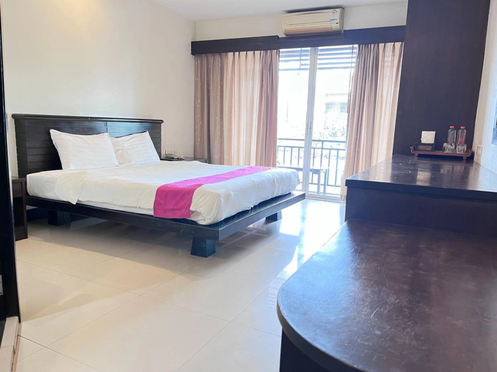 Отель Lub Sbuy Hostel в Пхукет (город)
