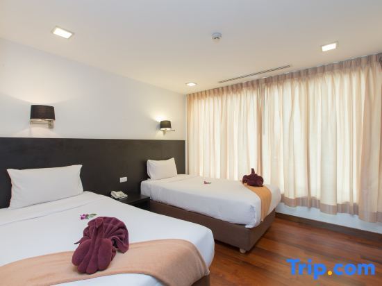 The Palms, Kamala Beach