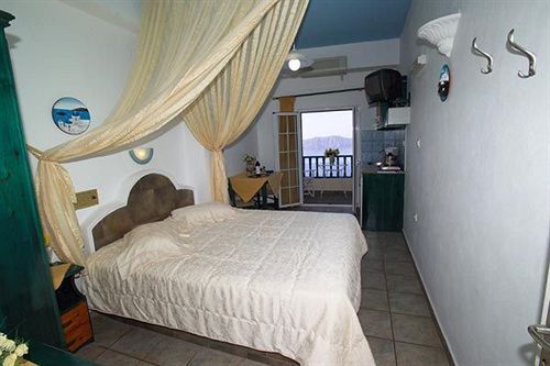 Kafieris Apartments on the cliff