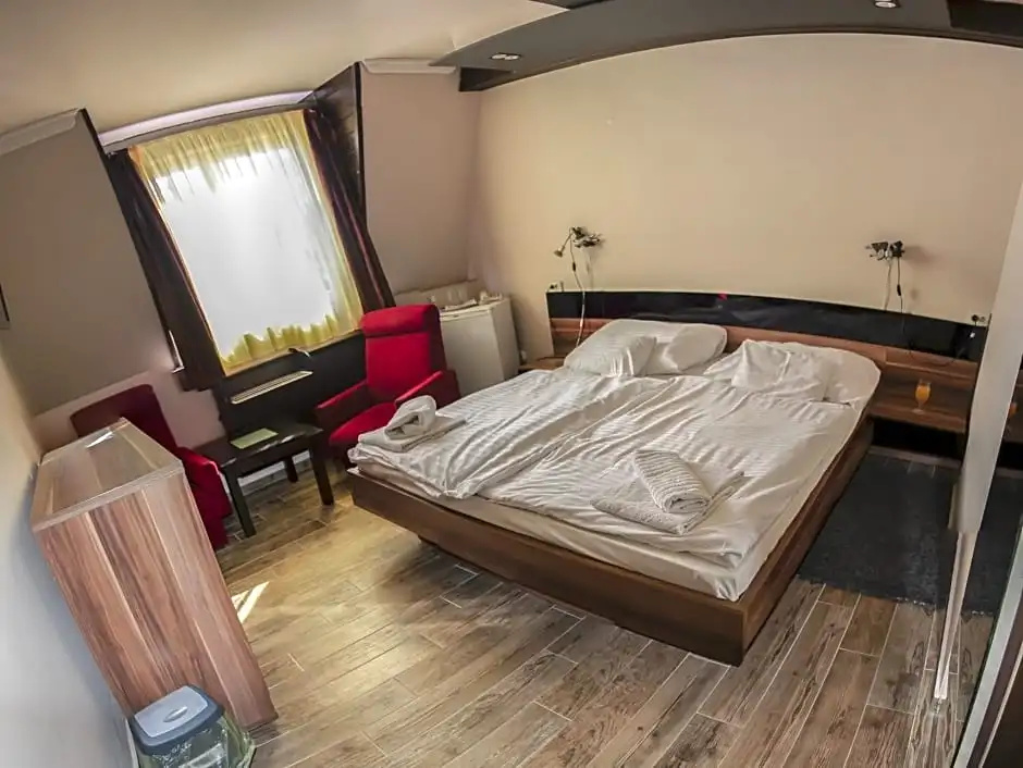 Apartman Hotel Srvr - Chambres
