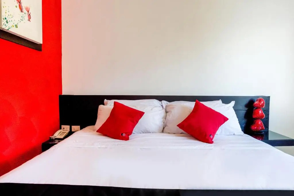 Double Suite full double bed