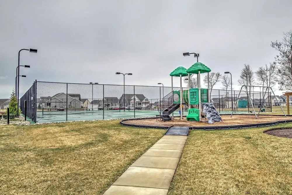 Bishop's Landing: Pool Access & 4 Mi to Beach