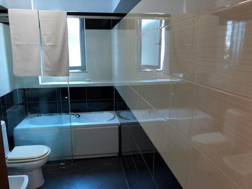 gallery_image_hidden_15